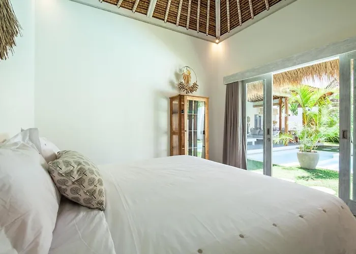 New 5 Bedroom Close To Eat Street Seminyak (Bali)