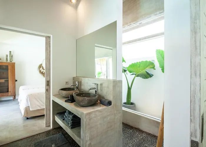 New 5 Bedroom Close To Eat Street Villa