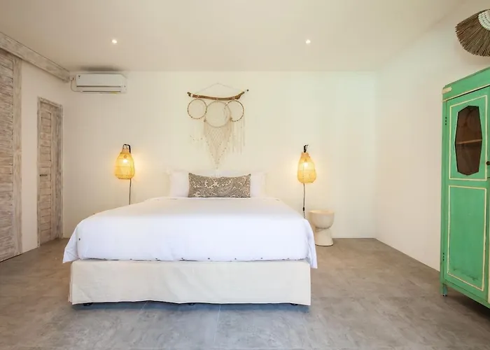New 5 Bedroom Close To Eat Street