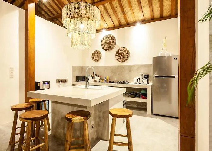 Villa New 5 Bedroom Close To Eat Street Seminyak (Bali)