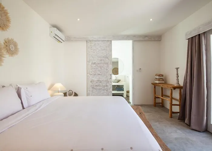 New 5 Bedroom Close To Eat Street * Seminyak (Bali)