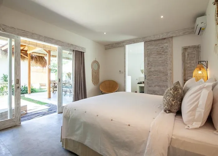 New 5 Bedroom Close To Eat Street
