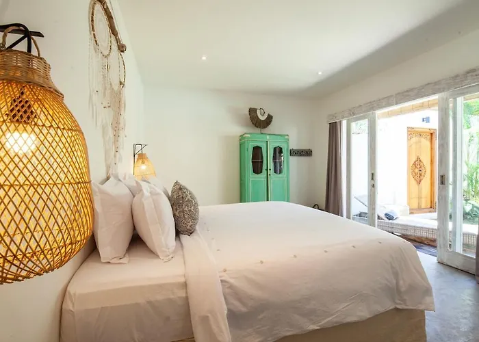 New 5 Bedroom Close To Eat Street Seminyak (Bali)