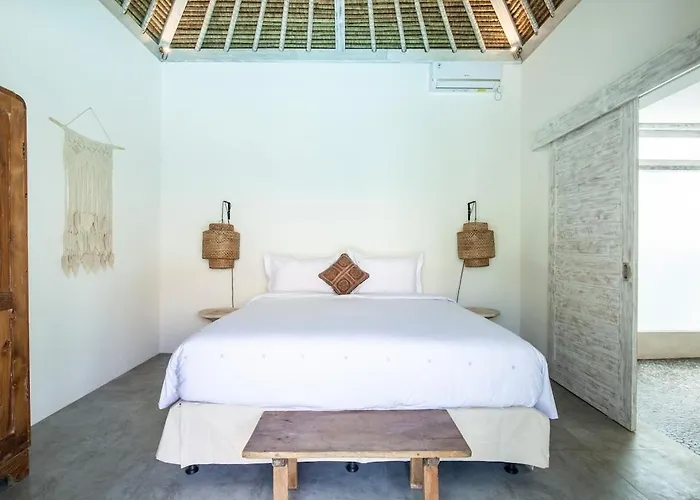 Villa New 5 Bedroom Close To Eat Street Seminyak (Bali)