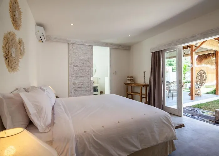 Villa New 5 Bedroom Close To Eat Street *