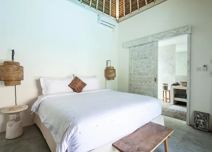 New 5 Bedroom Close To Eat Street Seminyak (Bali)