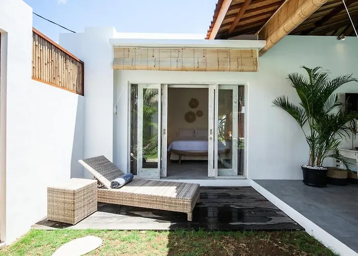 Villa New 5 Bedroom Close To Eat Street Seminyak (Bali)