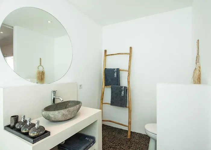 New 5 Bedroom Close To Eat Street * Seminyak (Bali)