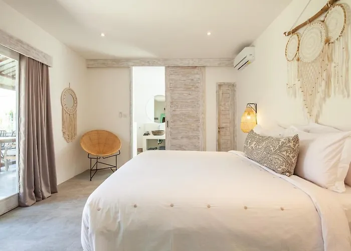 New 5 Bedroom Close To Eat Street