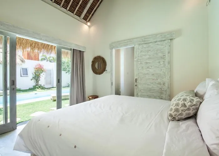 Villa New 5 Bedroom Close To Eat Street Seminyak (Bali)