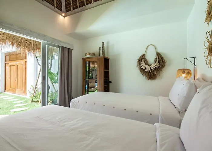 Villa New 5 Bedroom Close To Eat Street Seminyak (Bali)