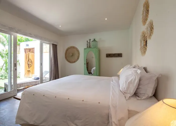 New 5 Bedroom Close To Eat Street Seminyak (Bali)